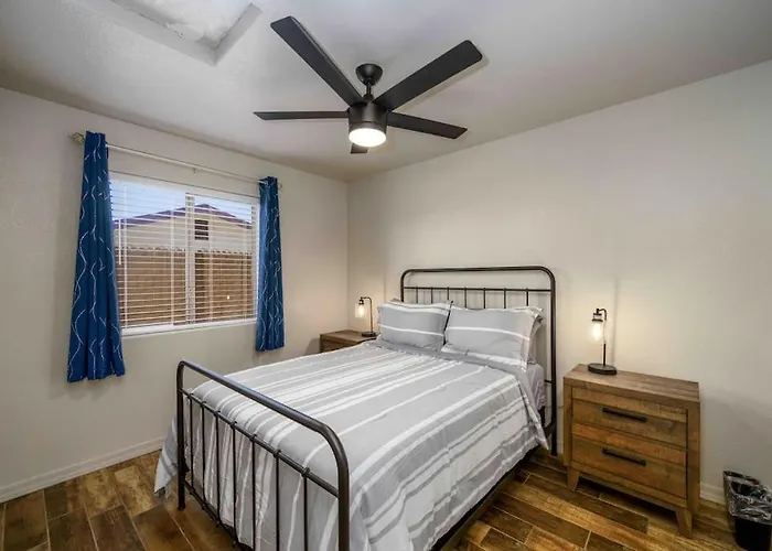 Hotel Havasu House 4 Bedroom & 3 Ba W/pool & Hot Tub