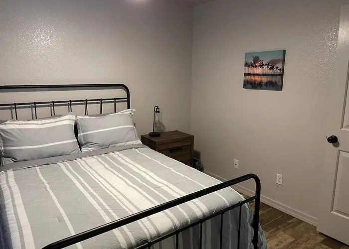 Havasu House 4 Bedroom & 3 Ba W/pool & Hot Tub Hotel 4*