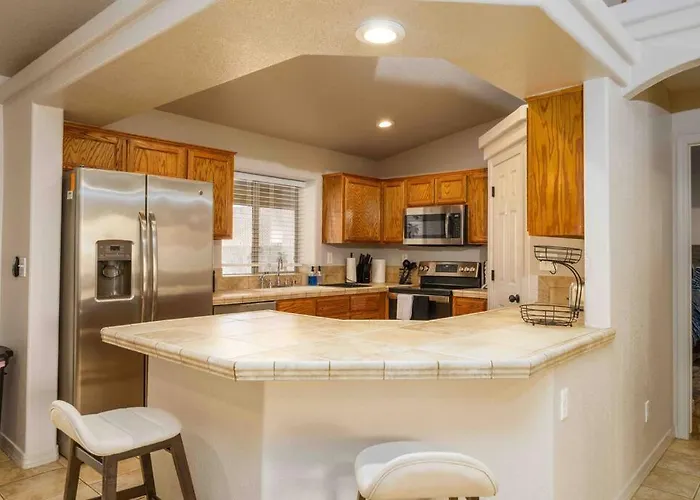 Havasu House 4 Bedroom & 3 Ba W/pool & Hot Tub Hotel 4*