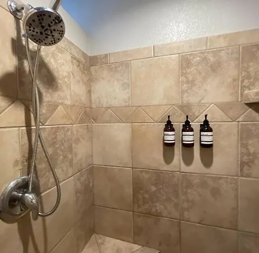 Havasu House 4 Bedroom & 3 Ba W/pool & Hot Tub Hotel 4*