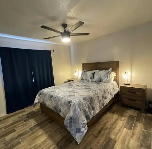 Havasu House 4 Bedroom & 3 Ba W/pool & Hot Tub