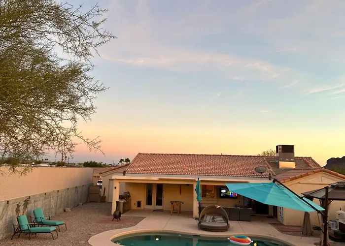 Havasu House 4 Bedroom & 3 Ba W/pool & Hot Tub 4*